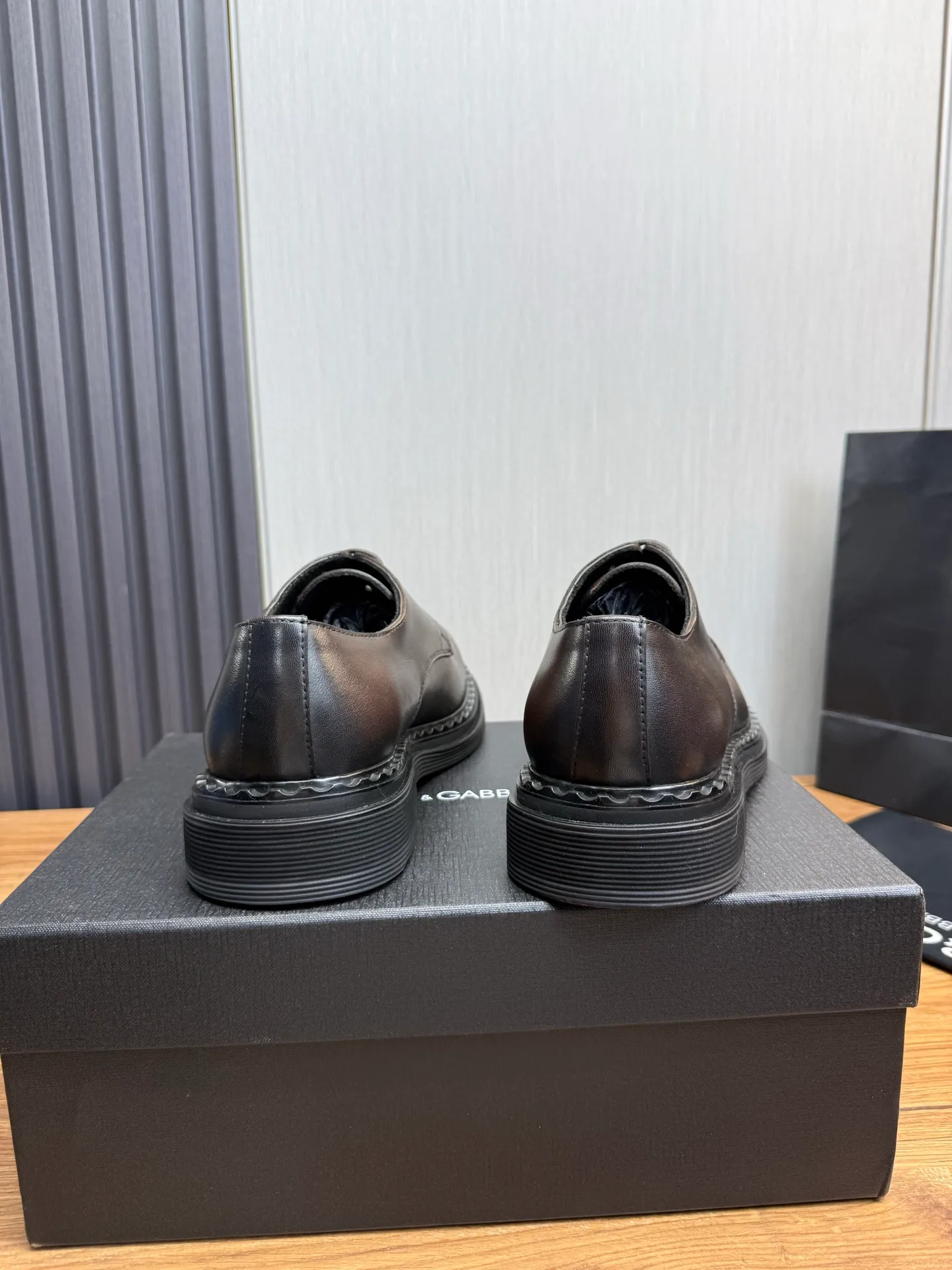 Men's shoes 💰900💰 DG. Men's casual lace-up leather shoes, the latest hot style 🔥 1:1 original purchase quality, top quality goods ⬆️The upper is imported open-edge beaded cowhide, cowhide, and cow suede. The hand-made three-dimensional stitching highlights the round toe design. The inner foot pads are all imported cowhide, with the original wear-resistant foam outsole, matching code 39-44, (38, 45 custom-made, non-returnable)
